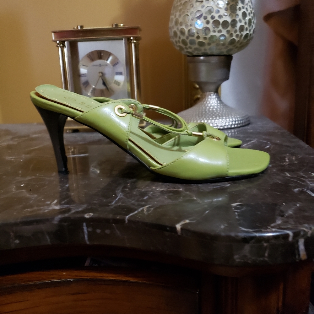 Heels - Picture 6 of 6